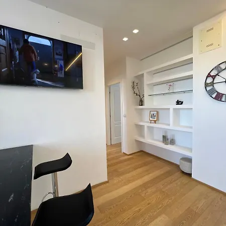 Rooftop In Historical Center Болонья